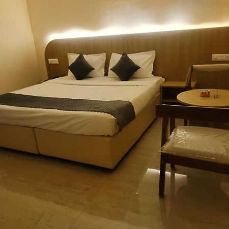 Hotel Meridian Blue Warangal Eksteriør billede
