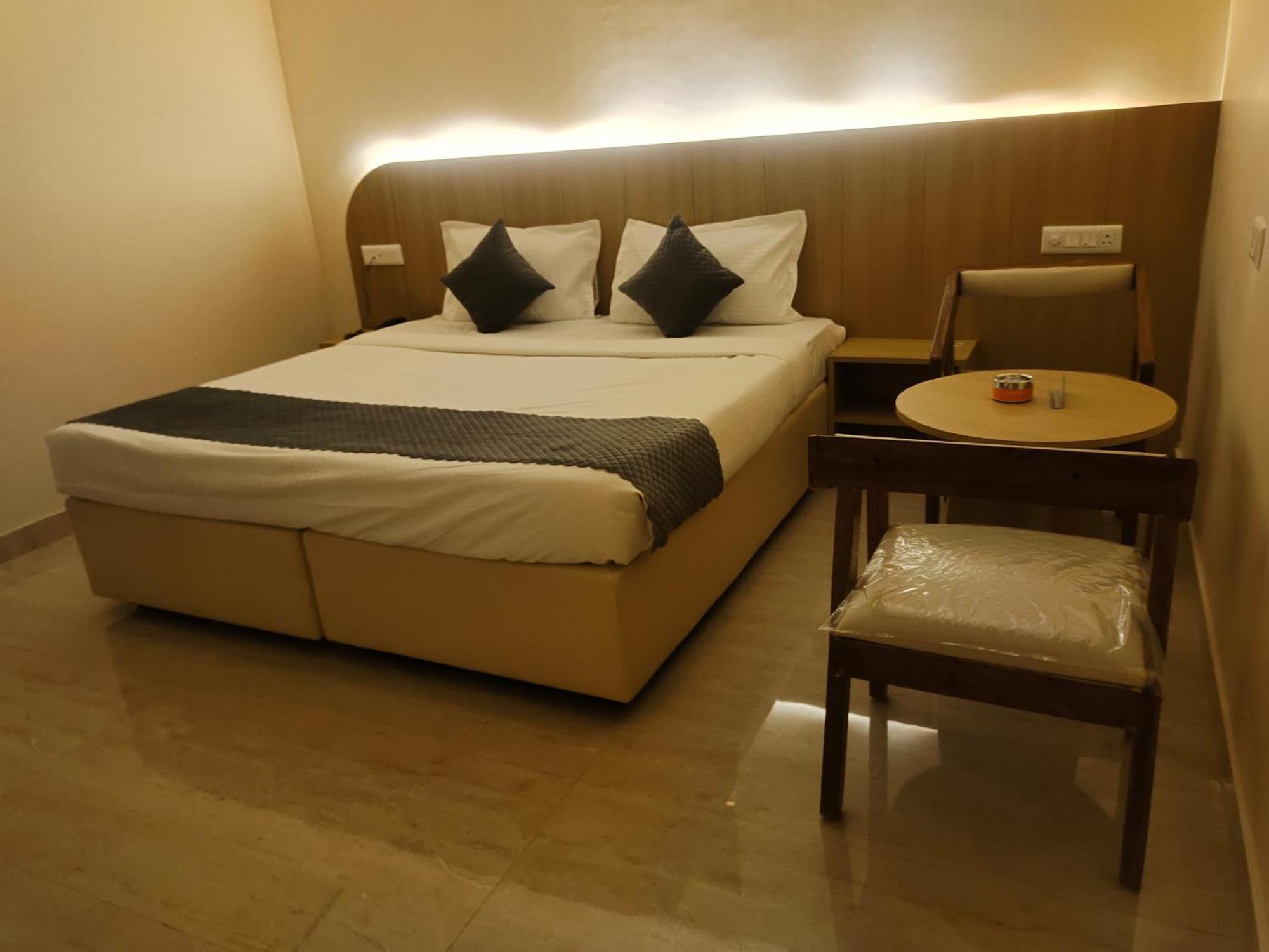 Hotel Meridian Blue Warangal Eksteriør billede