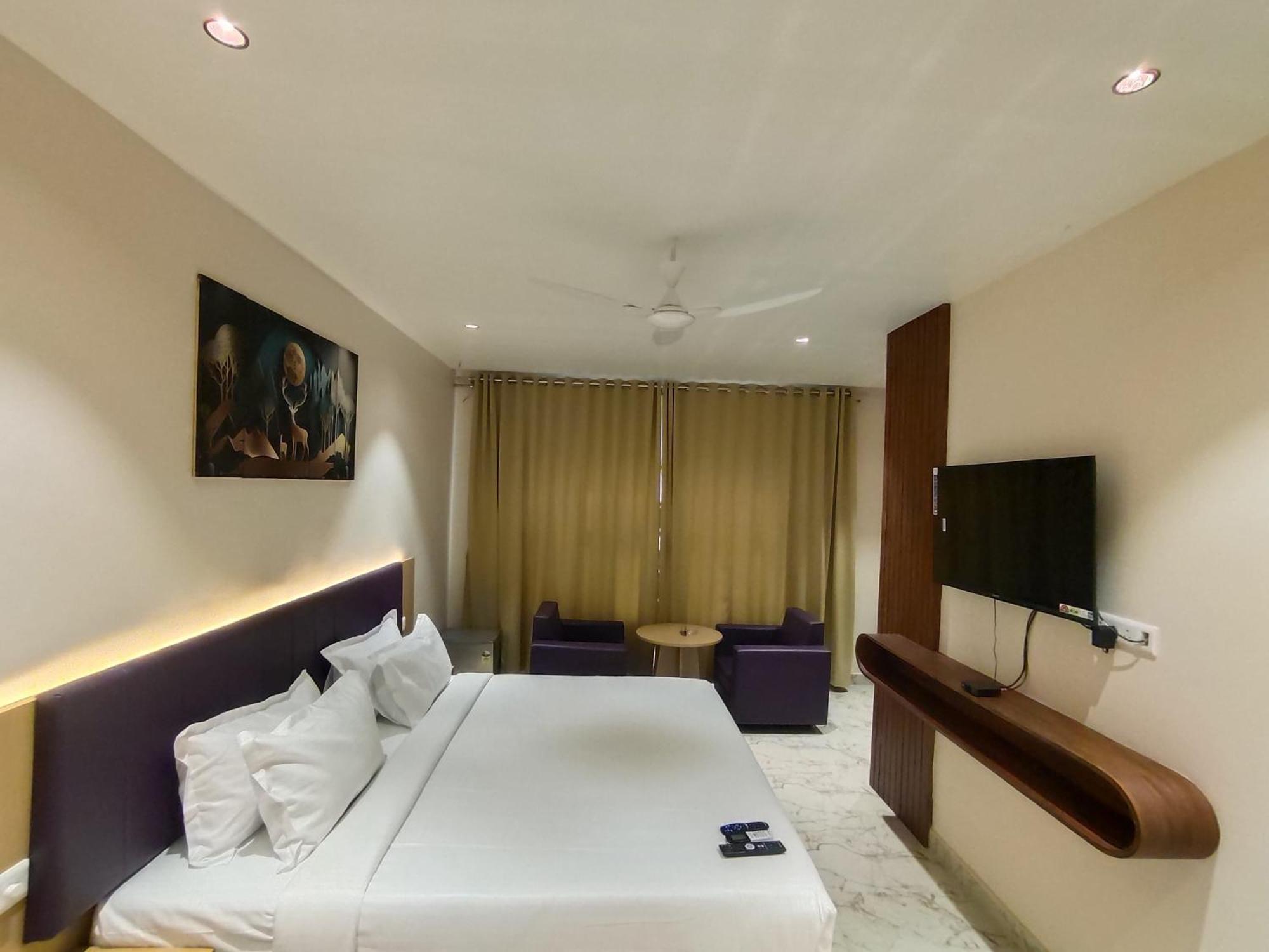 Hotel Meridian Blue Warangal Eksteriør billede