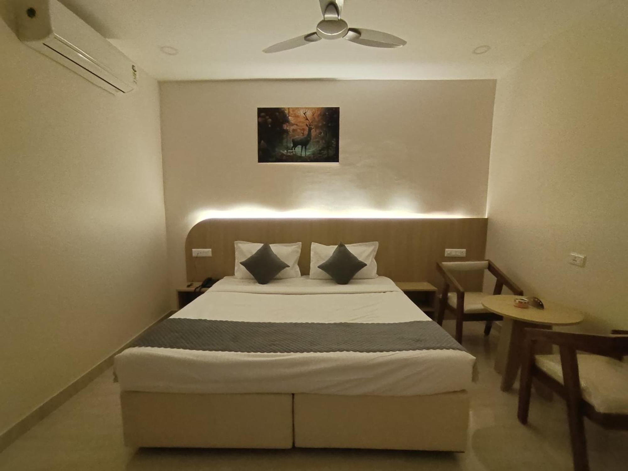 Hotel Meridian Blue Warangal Eksteriør billede
